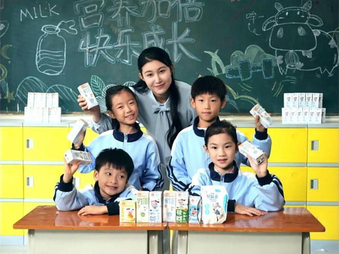 球：用学生奶连接健康桥梁尊龙人生就是博从教室到全(图2)