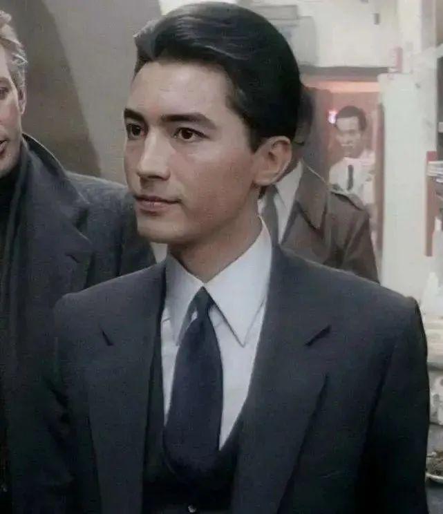 演员“华人之光”尊龙被“炒作大王”毁了凯时尊龙人生就是博从国际巨星沦落为三流(图2)
